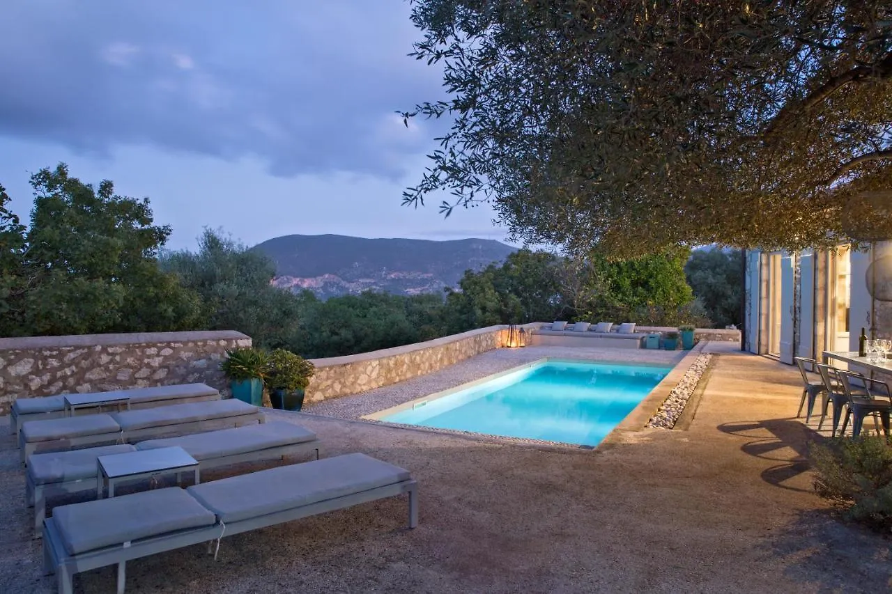 To Throni Villa Tselendata