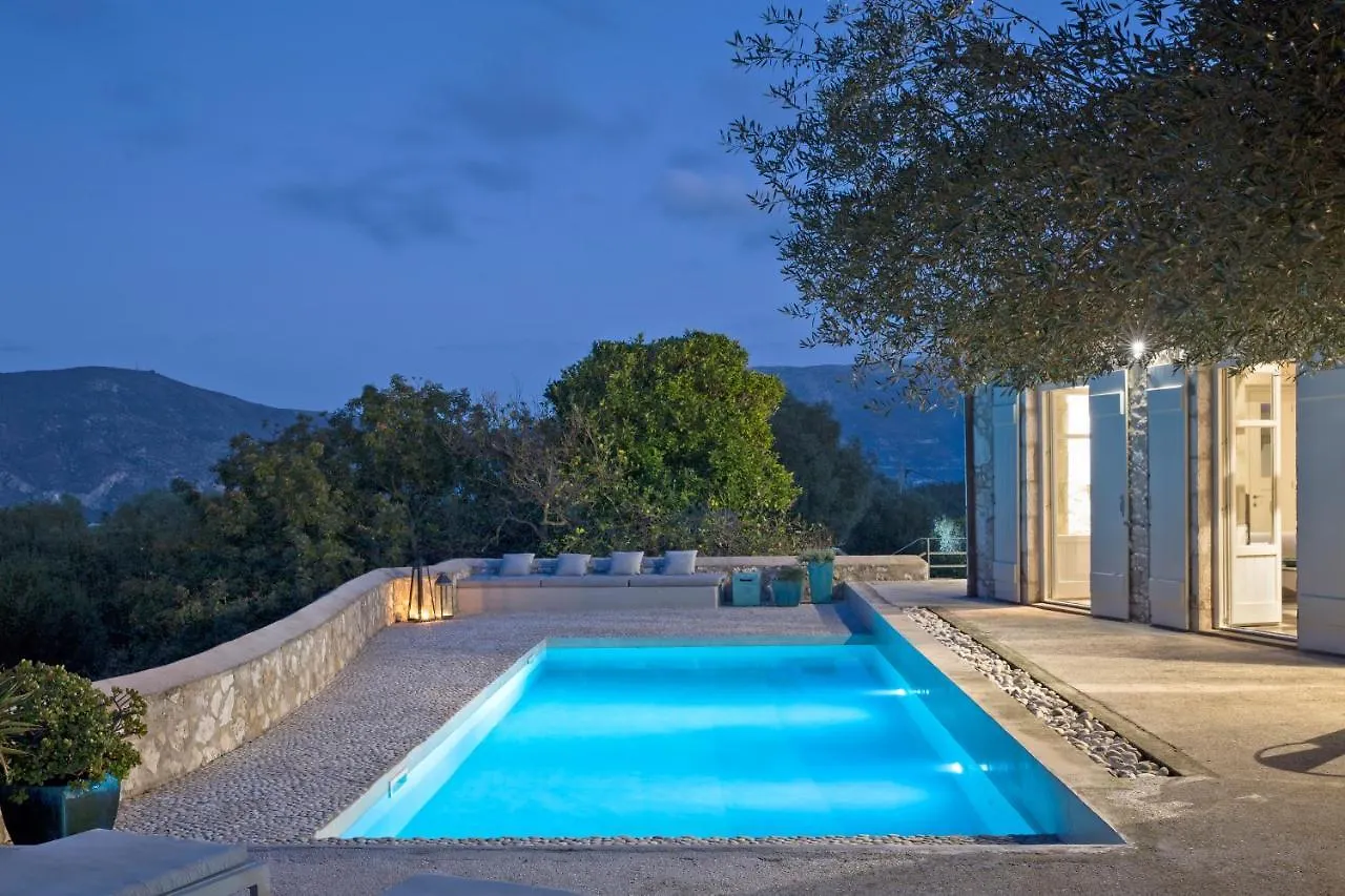 To Throni Villa Tselendata