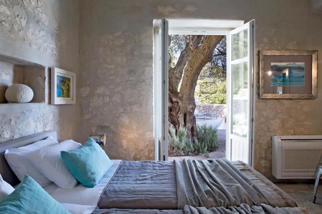To Throni Villa Tselendata
