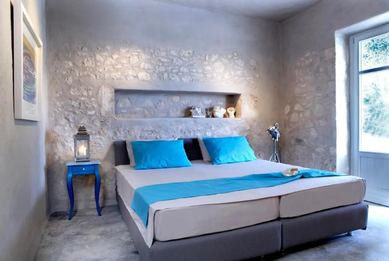 To Throni Villa Tselendata