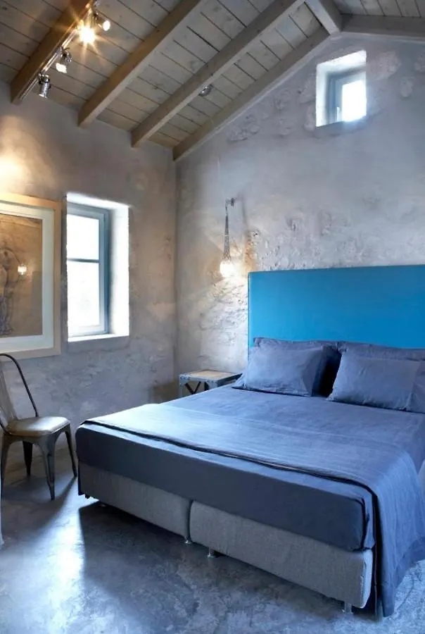 To Throni Villa Tselendata