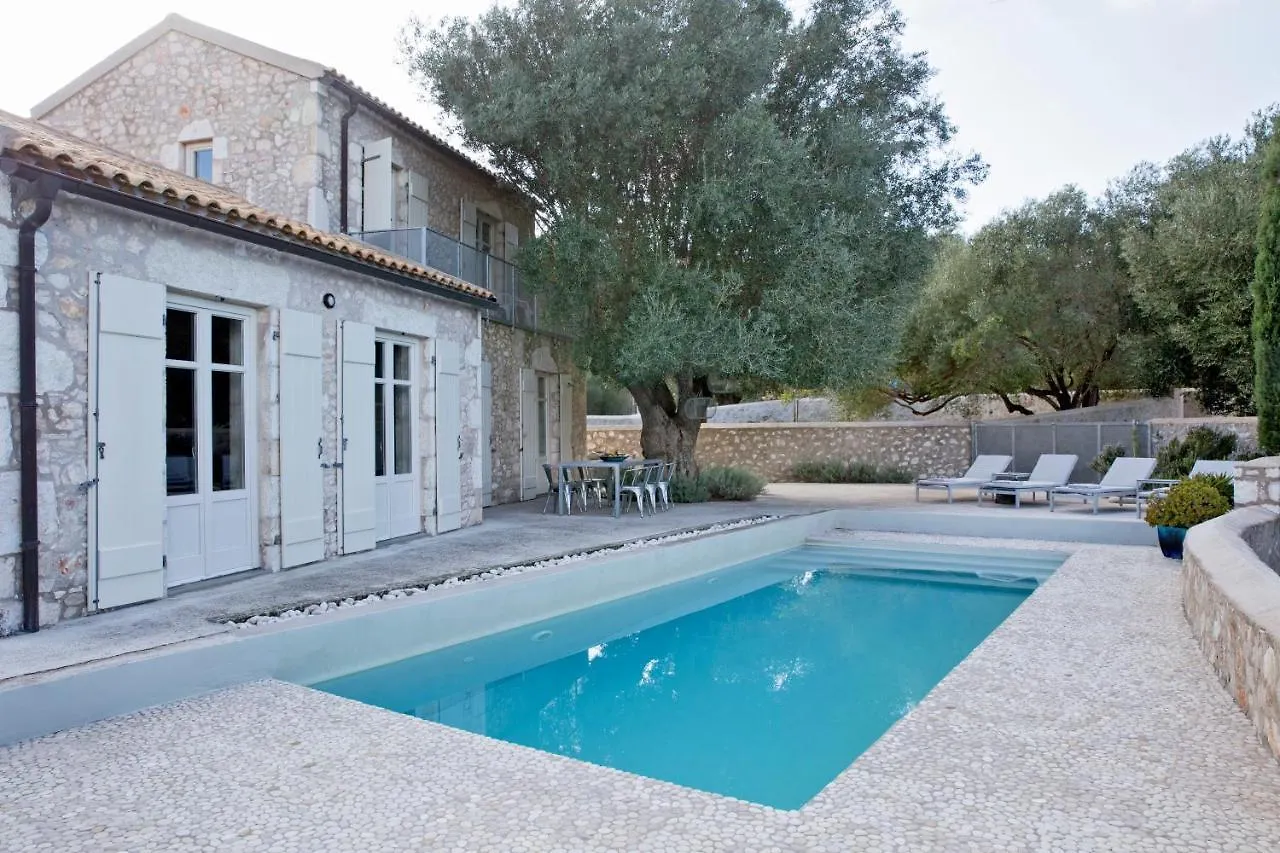 To Throni Villa Tselendata